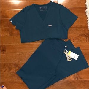 NWT figs scrubs
